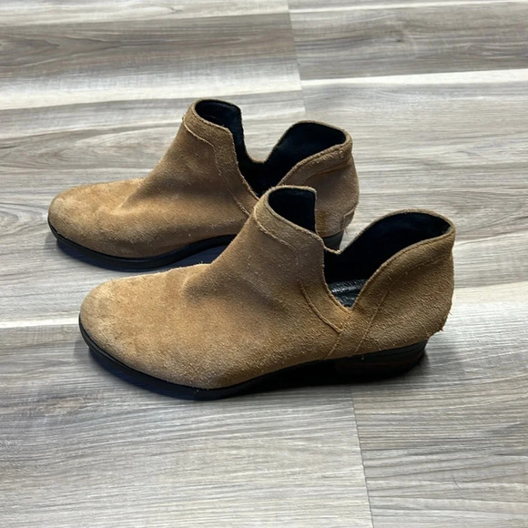 Sorel slip  on suede booties size 8.5 - Picture 7 of 12